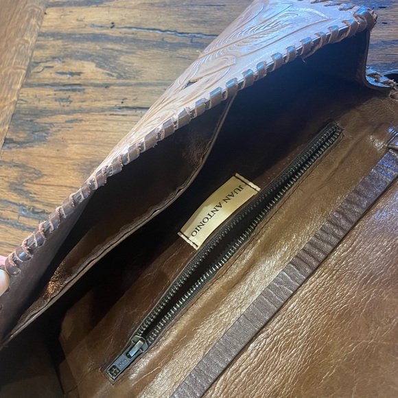 JUAN ANTONIO TOOLED CLUTCH - Picture 5 of 7